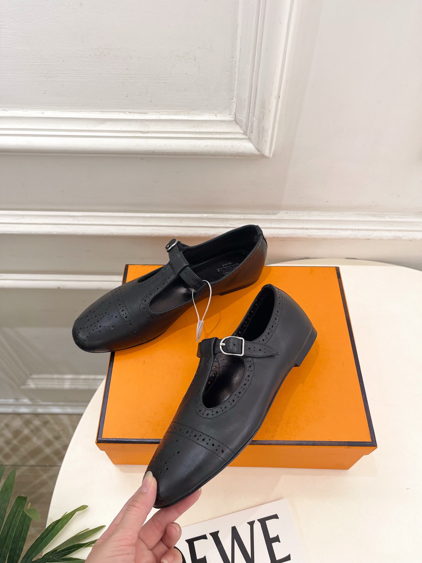 🐎𝐇𝐄𝐑𝐌𝐄* 爱玛仕 26𝐬𝐬 🌈2026春夏新品 专柜新款 复古T字带镂空雕花玛丽珍鞋 系列〰鞋面：