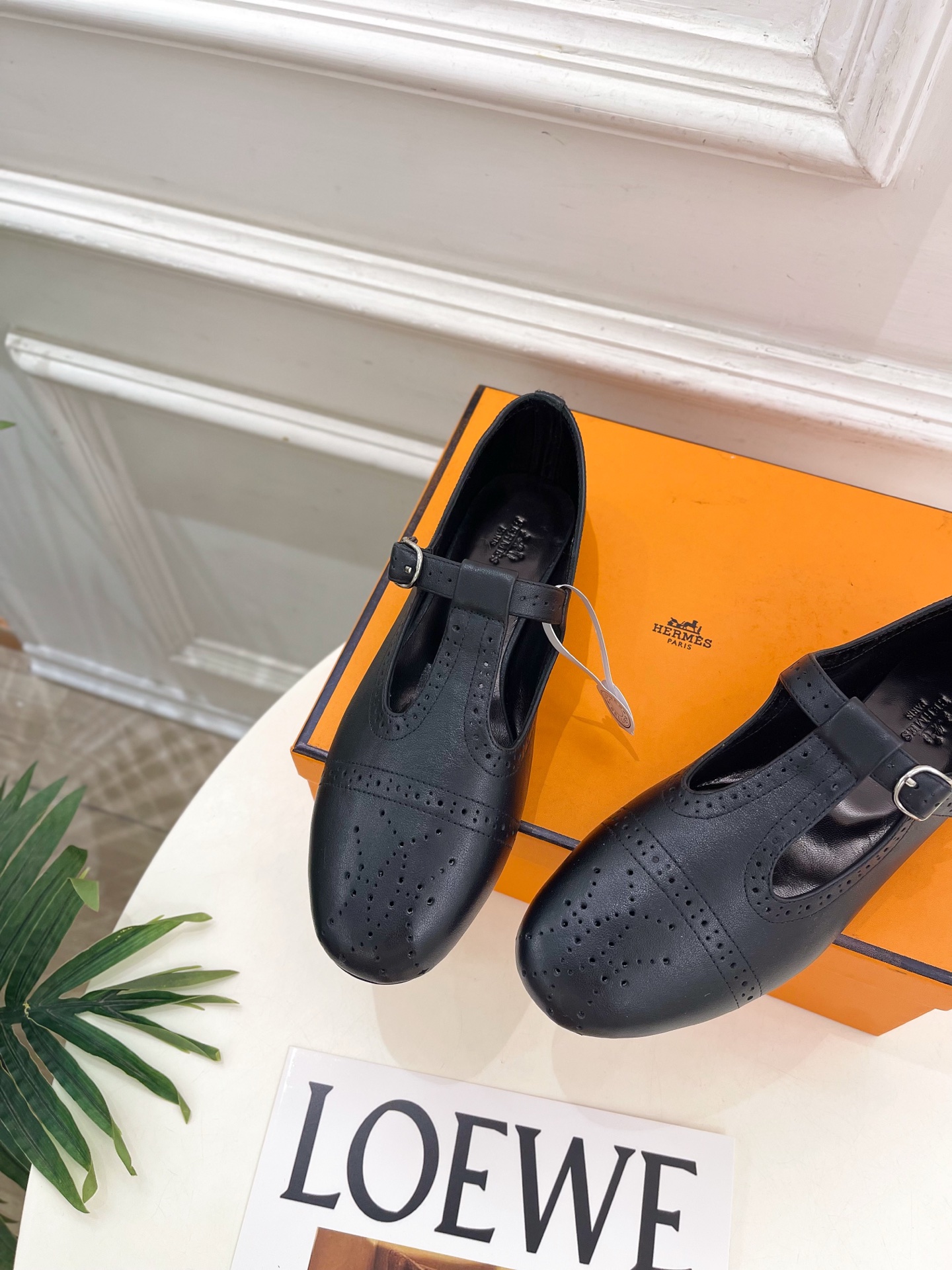 🐎𝐇𝐄𝐑𝐌𝐄* 爱玛仕 26𝐬𝐬 🌈2026春夏新品 专柜新款 复古T字带镂空雕花玛丽珍鞋 系列〰鞋面：