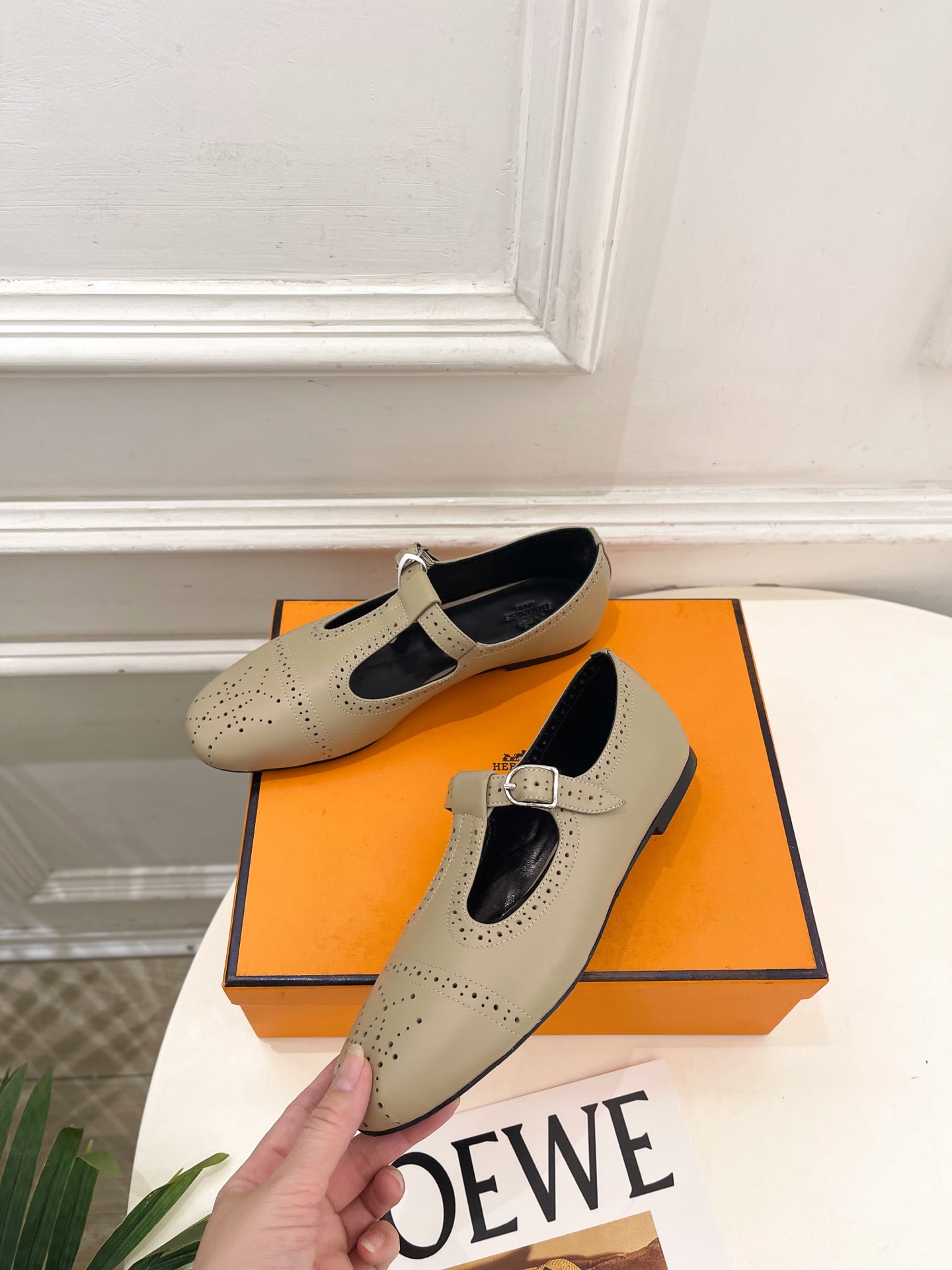 🐎𝐇𝐄𝐑𝐌𝐄* 爱玛仕 26𝐬𝐬 🌈2026春夏新品 专柜新款 复古T字带镂空雕花玛丽珍鞋 系列〰鞋面: 🐎𝐇𝐄𝐑𝐌𝐄* 爱玛仕 26𝐬𝐬 🌈2026春夏新品 专柜新款 复古T字带镂空雕花玛丽珍鞋 系列〰鞋面: