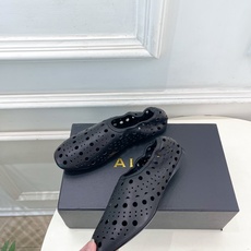 ALAÏA 阿莱亚26𝐬𝐬 2026春夏新品 秀场同款 松紧褶皱镂空平底芭蕾舞鞋—————————Al ALAÏA 阿莱亚26𝐬𝐬 2026春夏新品 秀场同款 松紧褶皱镂空平底芭蕾舞鞋—————————Al