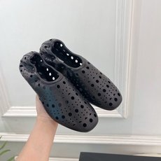 ALAÏA 阿莱亚26𝐬𝐬 2026春夏新品 秀场同款 松紧褶皱镂空平底芭蕾舞鞋—————————Al ALAÏA 阿莱亚26𝐬𝐬 2026春夏新品 秀场同款 松紧褶皱镂空平底芭蕾舞鞋—————————Al