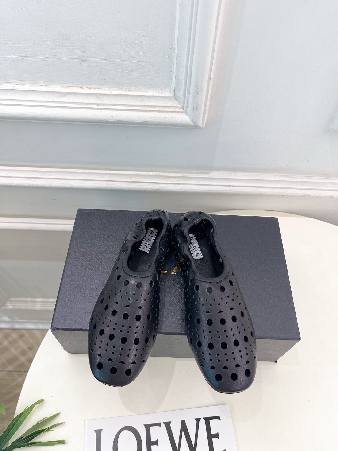 ALAÏA 阿莱亚26𝐬𝐬  2026春夏新品 秀场同款 松紧褶皱镂空平底芭蕾舞鞋—————————Al