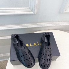ALAÏA 阿莱亚26𝐬𝐬 2026春夏新品 秀场同款 松紧褶皱镂空平底芭蕾舞鞋—————————Al ALAÏA 阿莱亚26𝐬𝐬 2026春夏新品 秀场同款 松紧褶皱镂空平底芭蕾舞鞋—————————Al