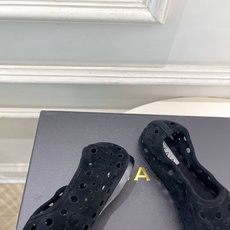 ALAÏA 阿莱亚26𝐬𝐬 2026春夏新品 秀场同款 松紧褶皱镂空平底芭蕾舞鞋—————————Al ALAÏA 阿莱亚26𝐬𝐬 2026春夏新品 秀场同款 松紧褶皱镂空平底芭蕾舞鞋—————————Al
