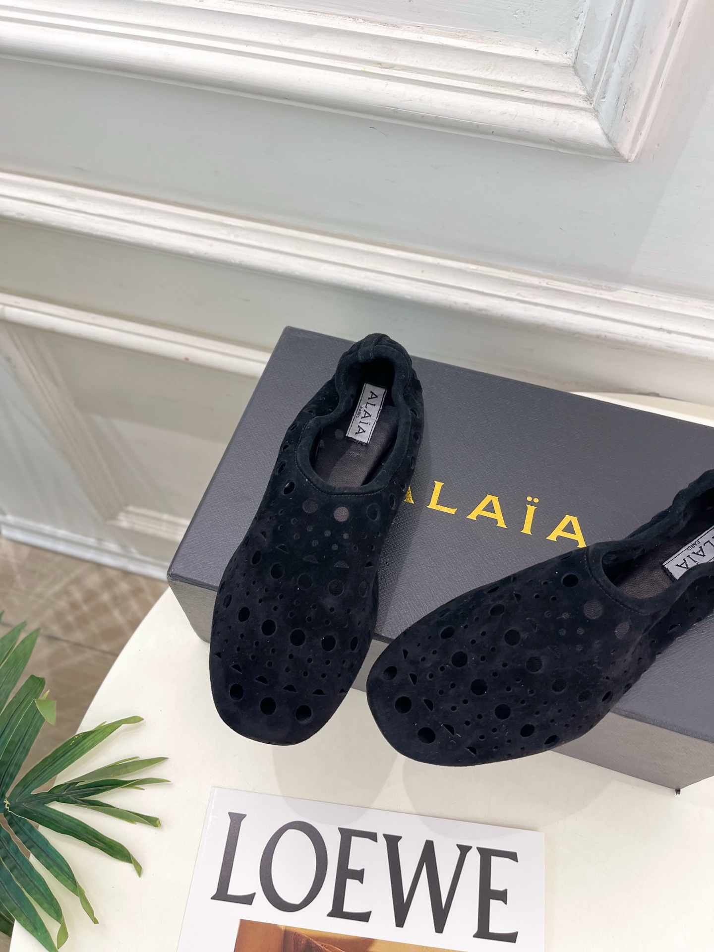 ALAÏA 阿莱亚26𝐬𝐬 2026春夏新品 秀场同款 松紧褶皱镂空平底芭蕾舞鞋—————————Al ALAÏA 阿莱亚26𝐬𝐬 2026春夏新品 秀场同款 松紧褶皱镂空平底芭蕾舞鞋—————————Al
