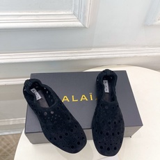 ALAÏA 阿莱亚26𝐬𝐬 2026春夏新品 秀场同款 松紧褶皱镂空平底芭蕾舞鞋—————————Al ALAÏA 阿莱亚26𝐬𝐬 2026春夏新品 秀场同款 松紧褶皱镂空平底芭蕾舞鞋—————————Al
