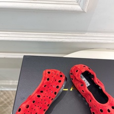 ALAÏA 阿莱亚26𝐬𝐬 2026春夏新品 秀场同款 松紧褶皱镂空平底芭蕾舞鞋—————————Al ALAÏA 阿莱亚26𝐬𝐬 2026春夏新品 秀场同款 松紧褶皱镂空平底芭蕾舞鞋—————————Al