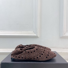 ALAÏA 阿莱亚26𝐬𝐬 2026春夏新品 秀场同款 松紧褶皱镂空平底芭蕾舞鞋—————————Al ALAÏA 阿莱亚26𝐬𝐬 2026春夏新品 秀场同款 松紧褶皱镂空平底芭蕾舞鞋—————————Al