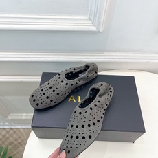 ALAÏA 阿莱亚26𝐬𝐬 2026春夏新品 秀场同款 松紧褶皱镂空平底芭蕾舞鞋—————————Al ALAÏA 阿莱亚26𝐬𝐬 2026春夏新品 秀场同款 松紧褶皱镂空平底芭蕾舞鞋—————————Al
