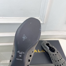 ALAÏA 阿莱亚26𝐬𝐬 2026春夏新品 秀场同款 松紧褶皱镂空平底芭蕾舞鞋—————————Al ALAÏA 阿莱亚26𝐬𝐬 2026春夏新品 秀场同款 松紧褶皱镂空平底芭蕾舞鞋—————————Al