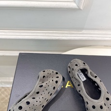 ALAÏA 阿莱亚26𝐬𝐬 2026春夏新品 秀场同款 松紧褶皱镂空平底芭蕾舞鞋—————————Al ALAÏA 阿莱亚26𝐬𝐬 2026春夏新品 秀场同款 松紧褶皱镂空平底芭蕾舞鞋—————————Al