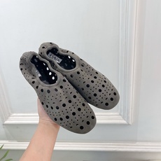 ALAÏA 阿莱亚26𝐬𝐬 2026春夏新品 秀场同款 松紧褶皱镂空平底芭蕾舞鞋—————————Al ALAÏA 阿莱亚26𝐬𝐬 2026春夏新品 秀场同款 松紧褶皱镂空平底芭蕾舞鞋—————————Al