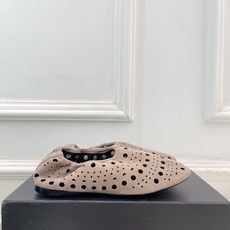 ALAÏA 阿莱亚26𝐬𝐬 2026春夏新品 秀场同款 松紧褶皱镂空平底芭蕾舞鞋—————————Al ALAÏA 阿莱亚26𝐬𝐬 2026春夏新品 秀场同款 松紧褶皱镂空平底芭蕾舞鞋—————————Al