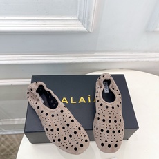 ALAÏA 阿莱亚26𝐬𝐬 2026春夏新品 秀场同款 松紧褶皱镂空平底芭蕾舞鞋—————————Al ALAÏA 阿莱亚26𝐬𝐬 2026春夏新品 秀场同款 松紧褶皱镂空平底芭蕾舞鞋—————————Al
