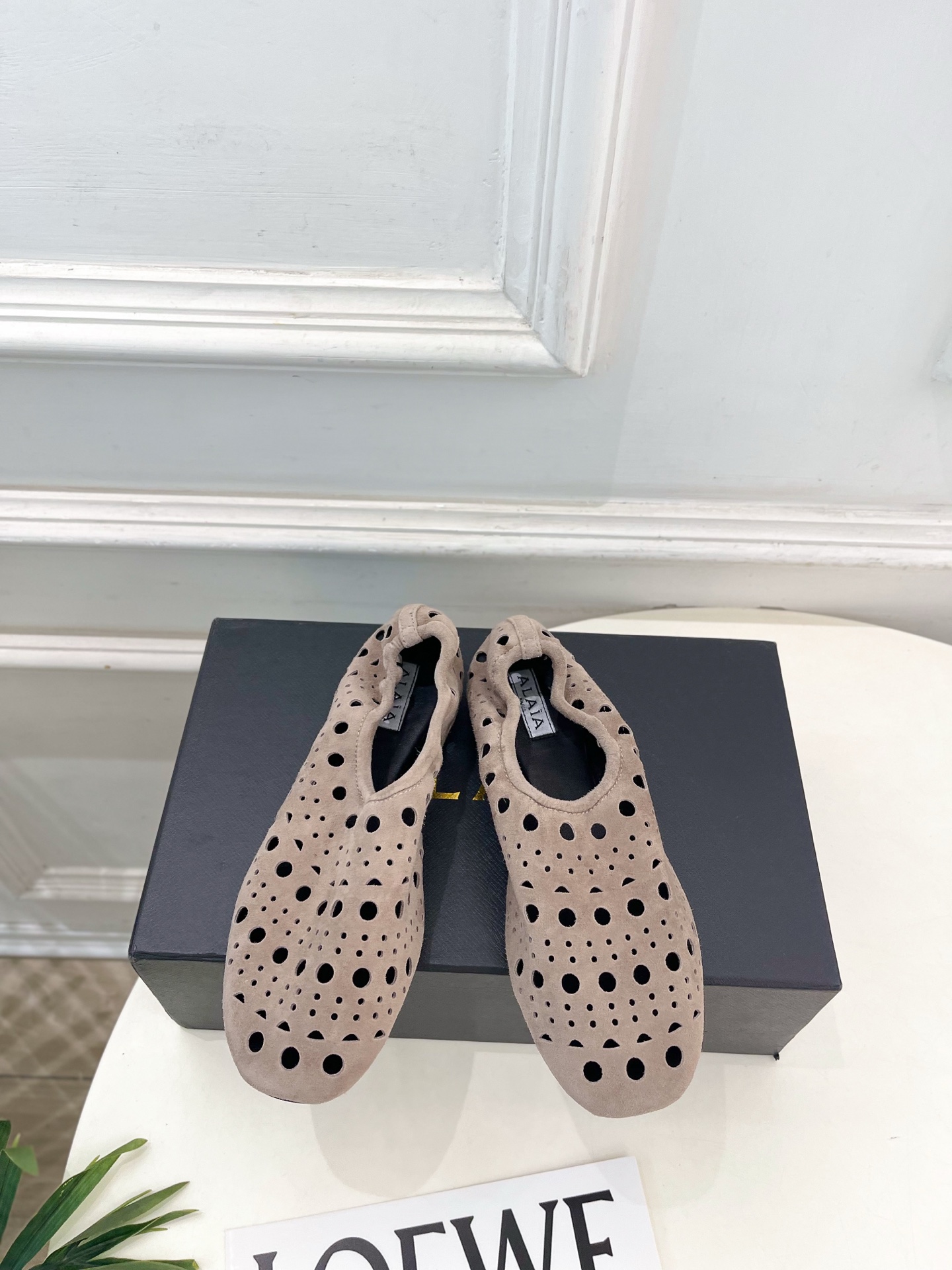 ALAÏA 阿莱亚26𝐬𝐬  2026春夏新品 秀场同款 松紧褶皱镂空平底芭蕾舞鞋—————————Al