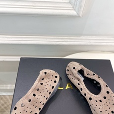 ALAÏA 阿莱亚26𝐬𝐬 2026春夏新品 秀场同款 松紧褶皱镂空平底芭蕾舞鞋—————————Al ALAÏA 阿莱亚26𝐬𝐬 2026春夏新品 秀场同款 松紧褶皱镂空平底芭蕾舞鞋—————————Al