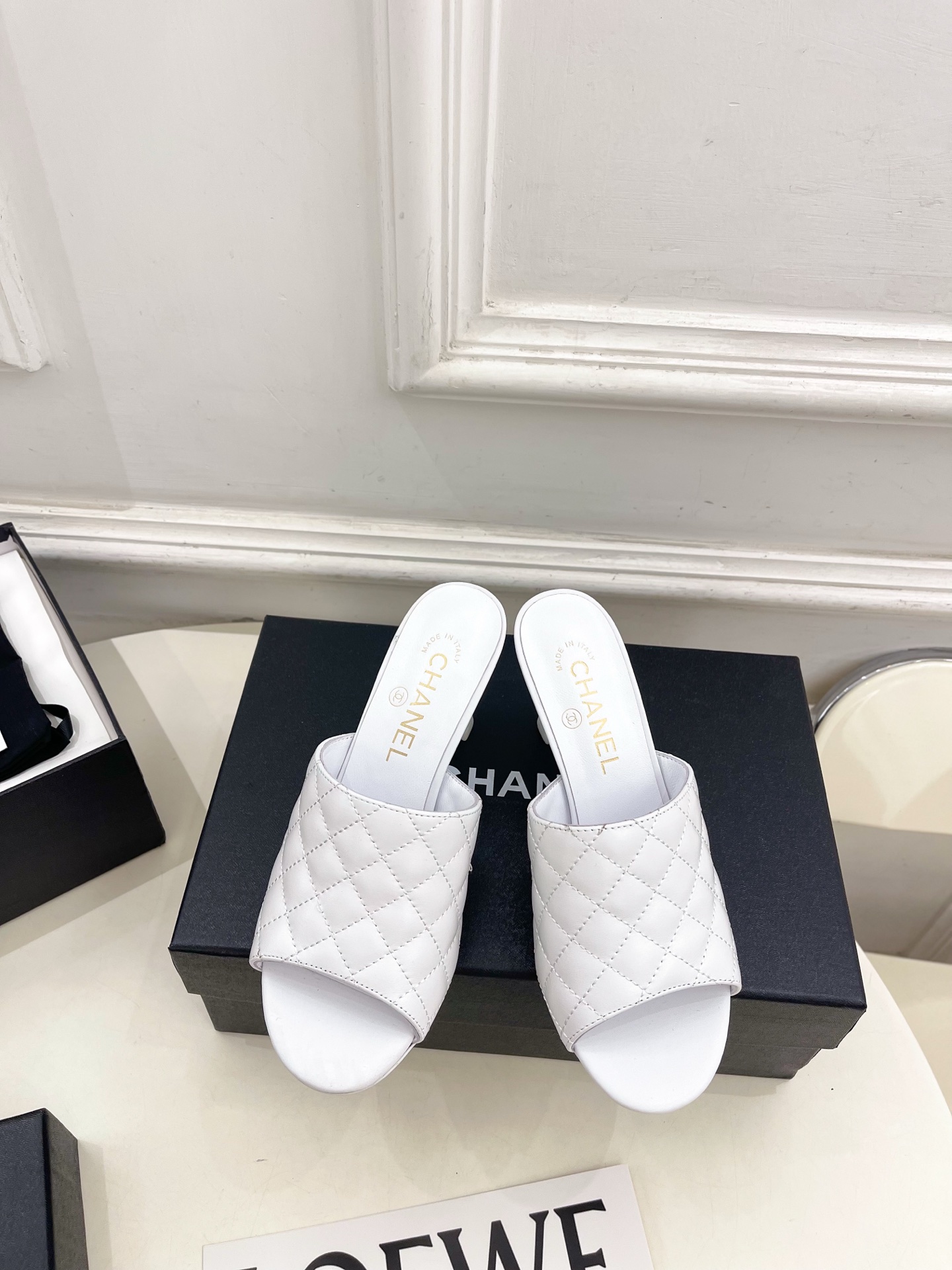 𝐂𝐇𝐀𝐍𝐄𝐋  | 小香  26𝐬𝐬 🦋2026 春夏新品  专柜经典走秀款 小香双C菱格高跟拖鞋 系列