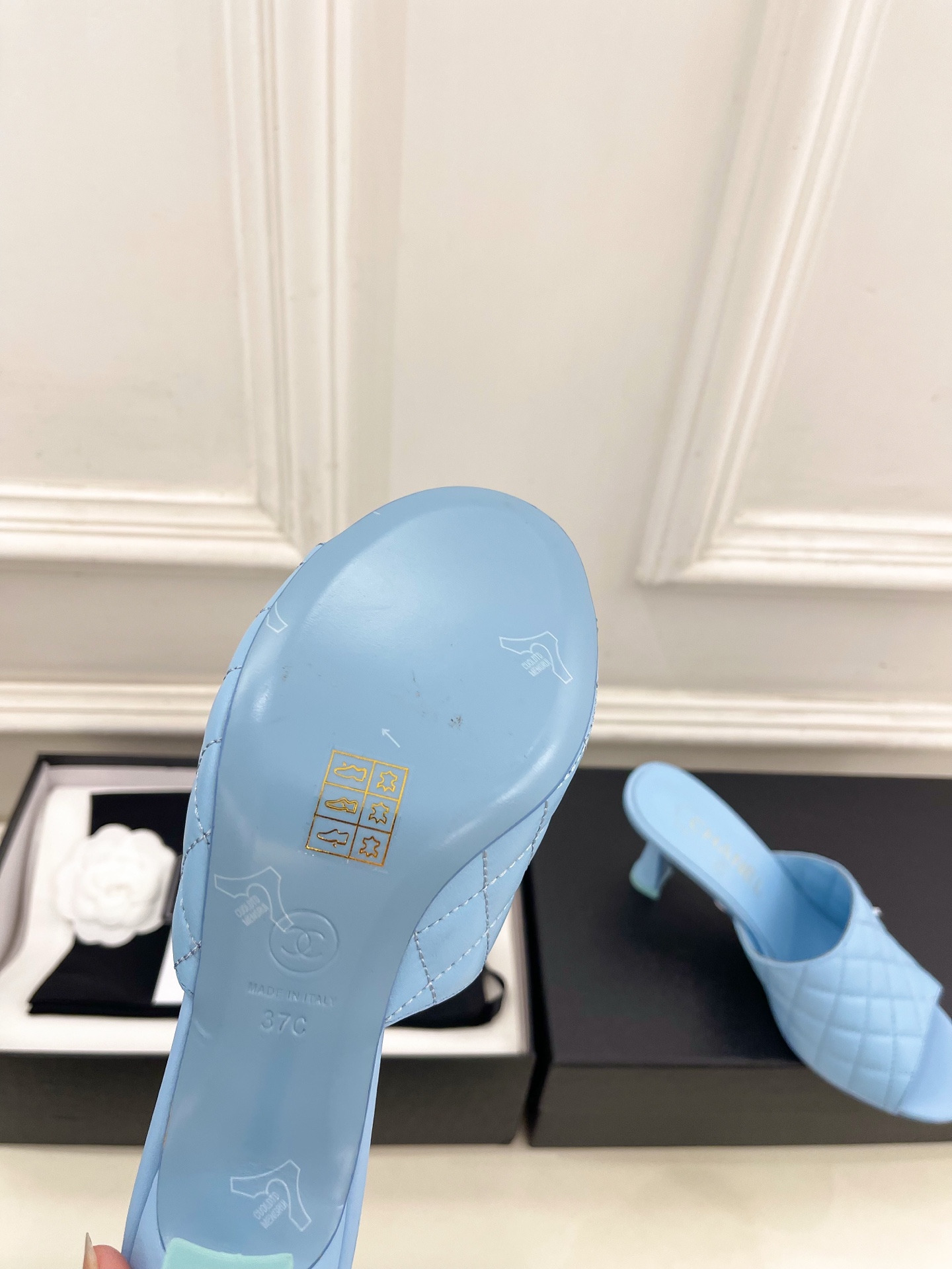 𝐂𝐇𝐀𝐍𝐄𝐋 | 小香 26𝐬𝐬 🦋2026 春夏新品 专柜经典走秀款 小香双C菱格高跟拖鞋 系列 𝐂𝐇𝐀𝐍𝐄𝐋 | 小香 26𝐬𝐬 🦋2026 春夏新品 专柜经典走秀款 小香双C菱格高跟拖鞋 系列