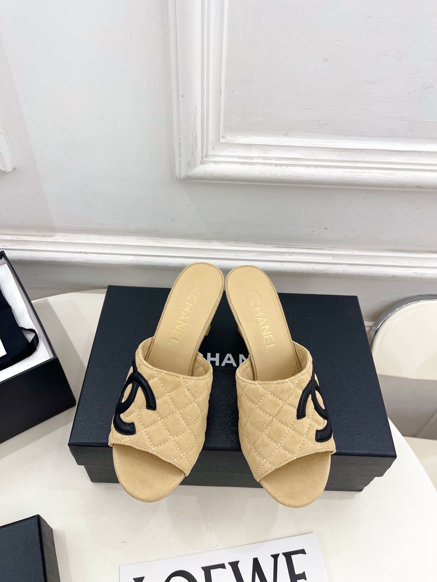 𝐂𝐇𝐀𝐍𝐄𝐋  | 小香  26𝐬𝐬 🦋2026 春夏新品  专柜经典走秀款 小香大双C拼色菱格高跟拖鞋