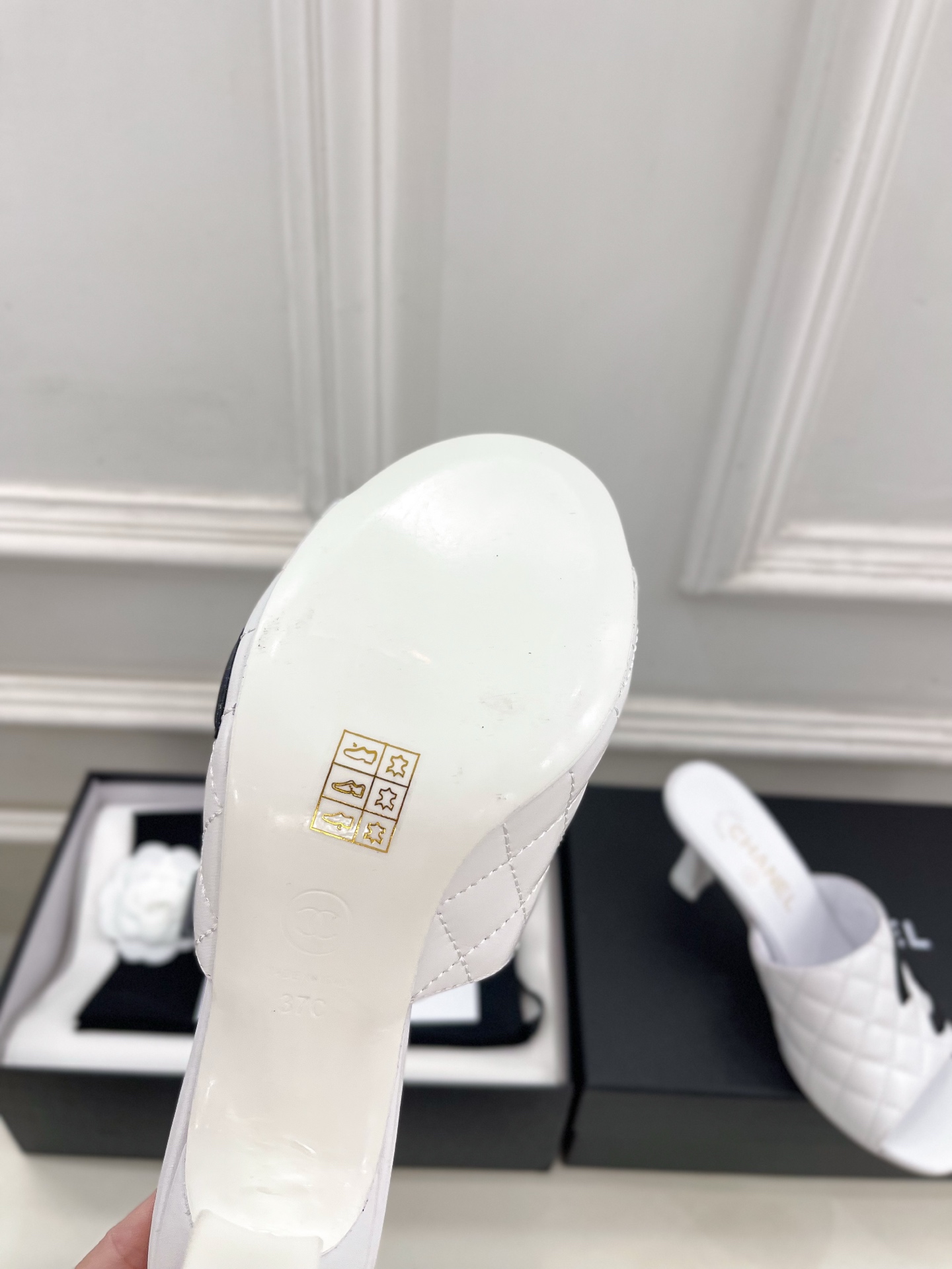 𝐂𝐇𝐀𝐍𝐄𝐋 | 小香 26𝐬𝐬 🦋2026 春夏新品 专柜经典走秀款 小香大双C拼色菱格高跟拖鞋 𝐂𝐇𝐀𝐍𝐄𝐋 | 小香 26𝐬𝐬 🦋2026 春夏新品 专柜经典走秀款 小香大双C拼色菱格高跟拖鞋