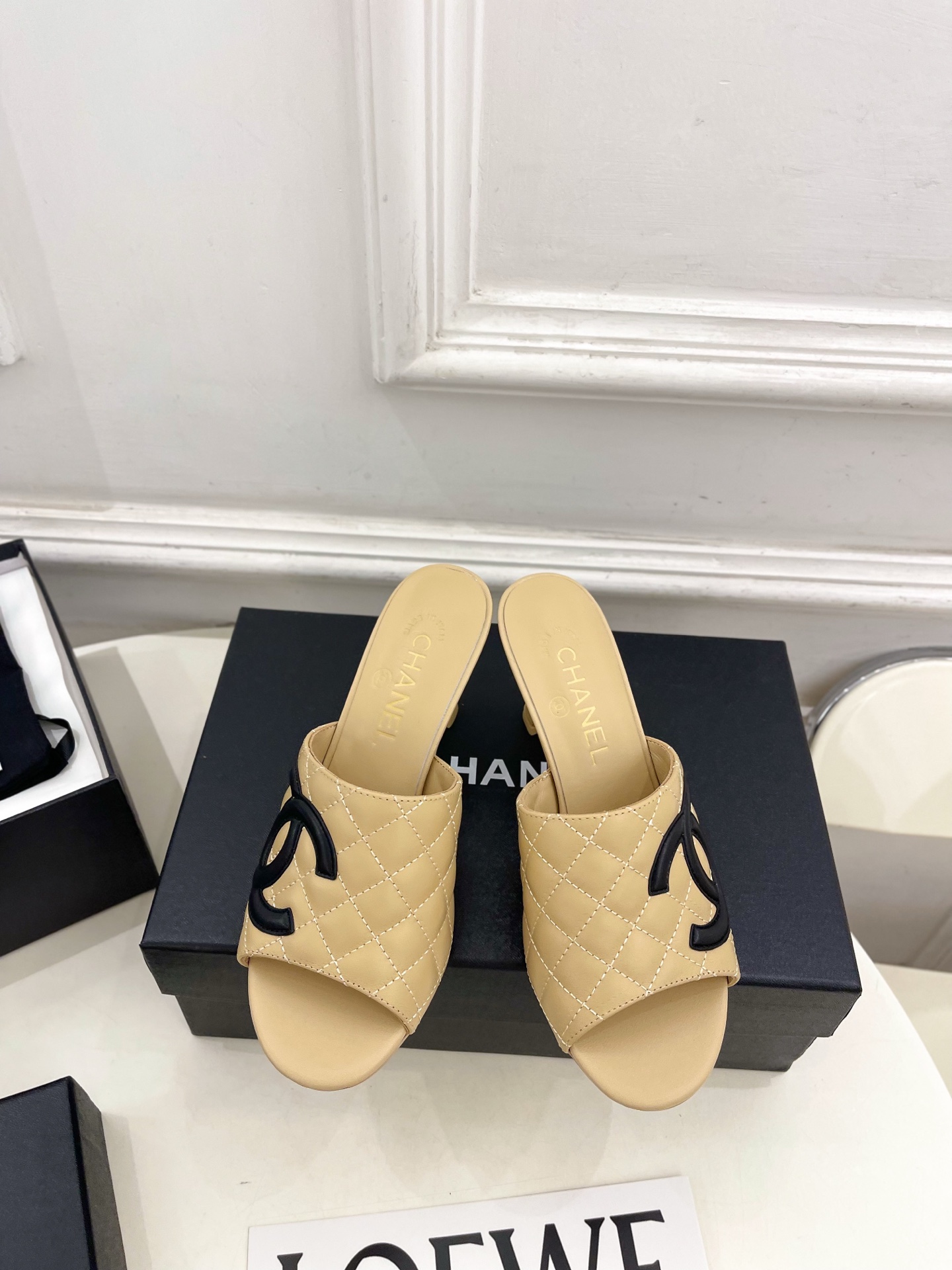 𝐂𝐇𝐀𝐍𝐄𝐋  | 小香  26𝐬𝐬 🦋2026 春夏新品  专柜经典走秀款 小香大双C拼色菱格高跟拖鞋