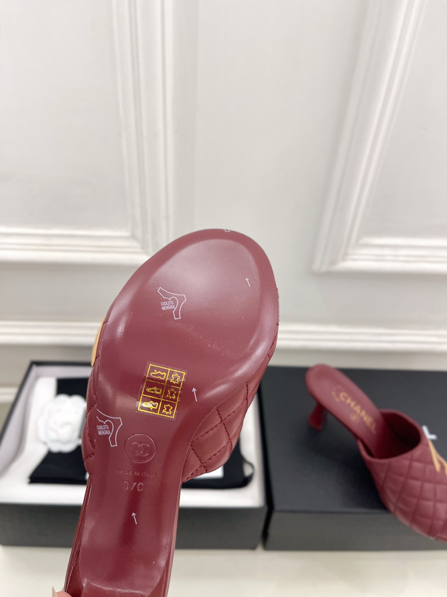 𝐂𝐇𝐀𝐍𝐄𝐋 | 小香 26𝐬𝐬 🦋2026 春夏新品 专柜经典走秀款 小香大双C拼色菱格高跟拖鞋 𝐂𝐇𝐀𝐍𝐄𝐋 | 小香 26𝐬𝐬 🦋2026 春夏新品 专柜经典走秀款 小香大双C拼色菱格高跟拖鞋