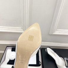 𝐂𝐇𝐀𝐍𝐄𝐋 | 小香 26𝐬𝐬 🦋2026 春夏新品 专柜经典走秀款 小香拼色蛇形带尖头酒杯跟凉 𝐂𝐇𝐀𝐍𝐄𝐋 | 小香 26𝐬𝐬 🦋2026 春夏新品 专柜经典走秀款 小香拼色蛇形带尖头酒杯跟凉