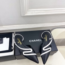 𝐂𝐇𝐀𝐍𝐄𝐋 | 小香 26𝐬𝐬 🦋2026 春夏新品 专柜经典走秀款 小香拼色蛇形带尖头酒杯跟凉 𝐂𝐇𝐀𝐍𝐄𝐋 | 小香 26𝐬𝐬 🦋2026 春夏新品 专柜经典走秀款 小香拼色蛇形带尖头酒杯跟凉