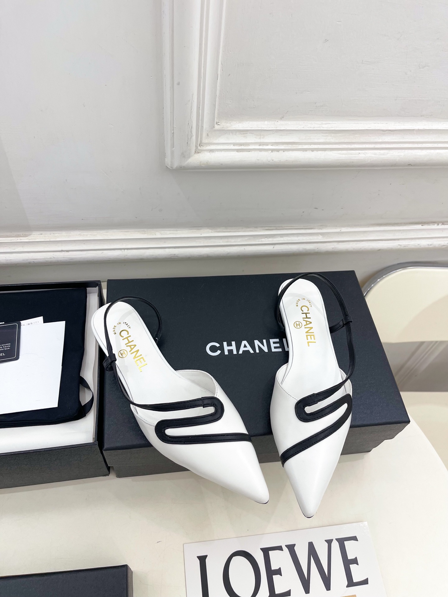 𝐂𝐇𝐀𝐍𝐄𝐋 | 小香 26𝐬𝐬 🦋2026 春夏新品 专柜经典走秀款 小香拼色蛇形带尖头酒杯跟凉 𝐂𝐇𝐀𝐍𝐄𝐋 | 小香 26𝐬𝐬 🦋2026 春夏新品 专柜经典走秀款 小香拼色蛇形带尖头酒杯跟凉
