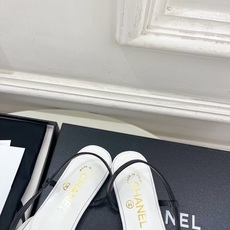 𝐂𝐇𝐀𝐍𝐄𝐋 | 小香 26𝐬𝐬 🦋2026 春夏新品 专柜经典走秀款 小香拼色蛇形带尖头酒杯跟凉 𝐂𝐇𝐀𝐍𝐄𝐋 | 小香 26𝐬𝐬 🦋2026 春夏新品 专柜经典走秀款 小香拼色蛇形带尖头酒杯跟凉