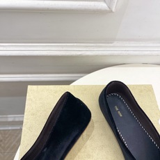 The row 2026春夏新品 TR极简一脚蹬平底奶奶鞋—————————作为这两年最受欢迎的设计师牌 The row 2026春夏新品 TR极简一脚蹬平底奶奶鞋—————————作为这两年最受欢迎的设计师牌