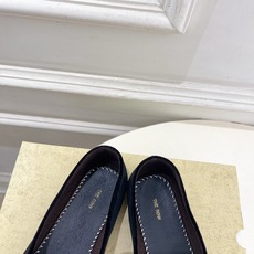 The row 2026春夏新品 TR极简一脚蹬平底奶奶鞋—————————作为这两年最受欢迎的设计师牌 The row 2026春夏新品 TR极简一脚蹬平底奶奶鞋—————————作为这两年最受欢迎的设计师牌