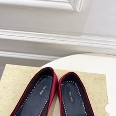 The row 2026春夏新品 TR极简一脚蹬平底奶奶鞋—————————作为这两年最受欢迎的设计师牌 The row 2026春夏新品 TR极简一脚蹬平底奶奶鞋—————————作为这两年最受欢迎的设计师牌