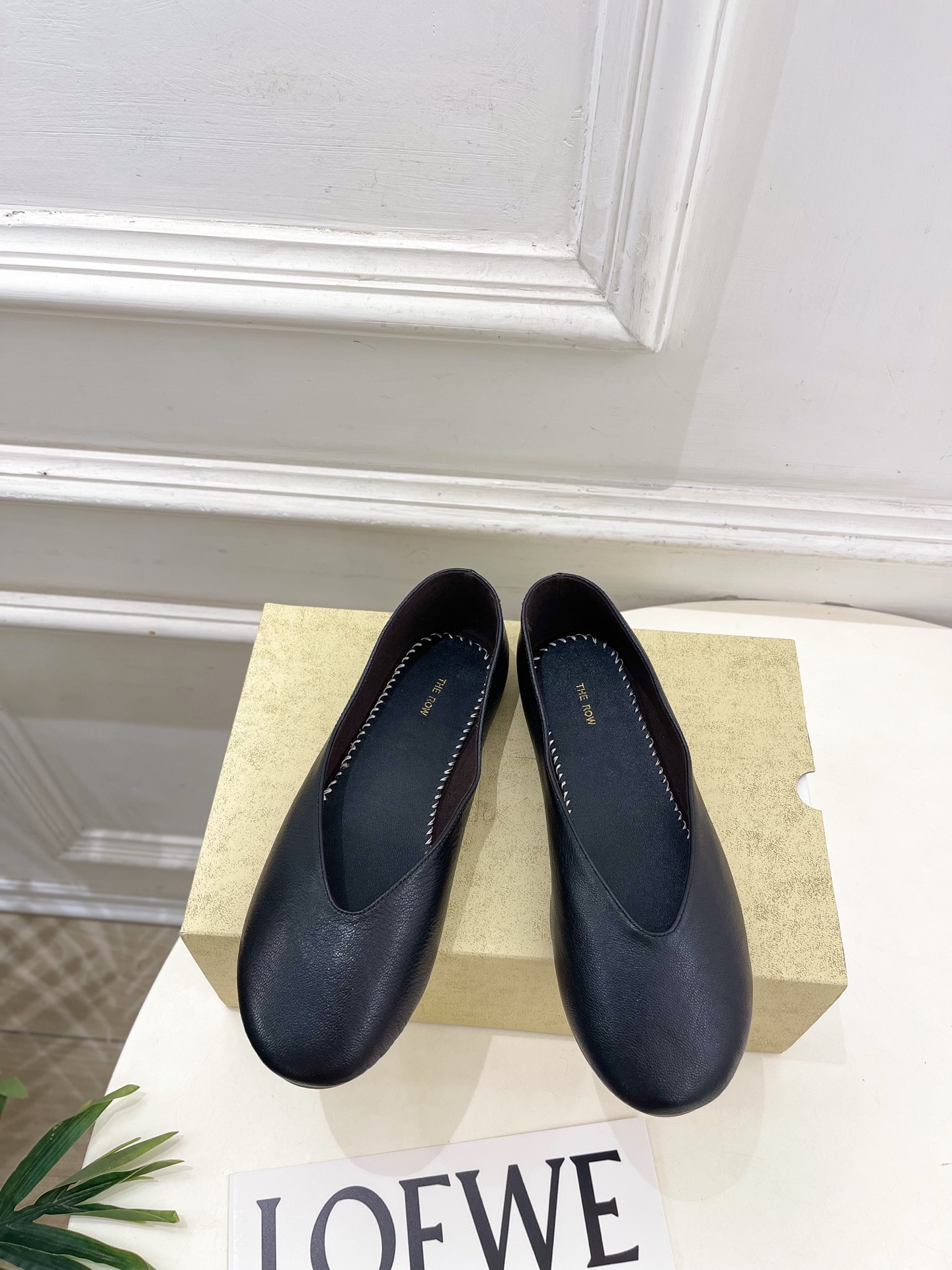 The row 2026春夏新品 TR极简一脚蹬平底奶奶鞋—————————作为这两年最受欢迎的设计师牌