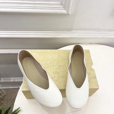 The row 2026春夏新品 TR极简一脚蹬平底奶奶鞋—————————作为这两年最受欢迎的设计师牌 The row 2026春夏新品 TR极简一脚蹬平底奶奶鞋—————————作为这两年最受欢迎的设计师牌
