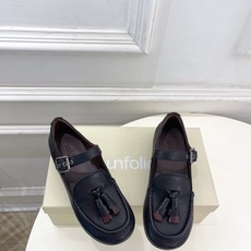 unfolio 26𝐬𝐬 春夏新品 复古流苏玛丽珍乐福鞋————————— 作为这两年最受欢迎的鬼才设计 unfolio 26𝐬𝐬 春夏新品 复古流苏玛丽珍乐福鞋————————— 作为这两年最受欢迎的鬼才设计