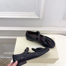 unfolio 26𝐬𝐬 春夏新品 复古流苏玛丽珍乐福鞋————————— 作为这两年最受欢迎的鬼才设计 unfolio 26𝐬𝐬 春夏新品 复古流苏玛丽珍乐福鞋————————— 作为这两年最受欢迎的鬼才设计