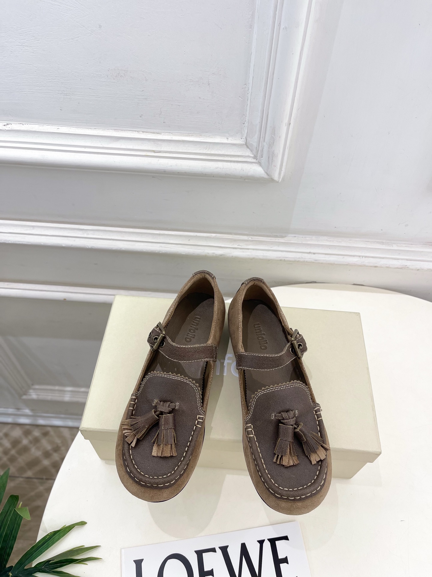 NO:874981,unfolio 26 new spring and summer products, retro tassel Mary Jane loafers ————————— As the most popular genius designer brand in the past two years, its simple design and luxurious texture will make you fall in love. If you don’t want to hit the streets, you can check out this brand. It is relatively niche but is so easy to match. You can see this brand everywhere on Instagram and Xiaohongshu!  BS original one-to-one customization, original custom-made imported leather upper, imported sheepskin lining, original molded custom outsole, code number 35-39 (40. Customized, non-returnable) No. 2606045, mary jane, loafers, mary jane, sheepskin19860909unfolio 26 春夏新品 复古流苏玛丽珍乐福鞋 ————————— 作为这两年最受欢迎的鬼才设计师品牌,设计简单、奢华的质感让你爱不释手 不想满大街撞款的可以看看这个品牌,比较小众却又是那么好搭配,ins、小红书随处可见这个品牌的身影！BS原版一比一定制 鞋面原版定制进口皮料 内里进口羊皮里 大底原版开模定制大底 码数35-39（40.定制不退换）   编号2606045,玛丽珍,loafers,mary jane,sheepskin,Women's Shoes