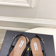 ALAÏA 阿莱亚26𝐬𝐬 2026春夏新品 秀场同款 镂空渔网平底夹脚凉鞋—————————Alaï ALAÏA 阿莱亚26𝐬𝐬 2026春夏新品 秀场同款 镂空渔网平底夹脚凉鞋—————————Alaï