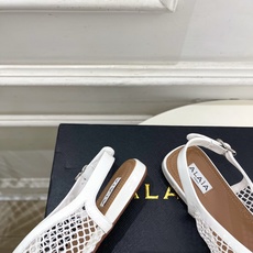 ALAÏA 阿莱亚26𝐬𝐬 2026春夏新品 秀场同款 镂空渔网平底夹脚凉鞋—————————Alaï ALAÏA 阿莱亚26𝐬𝐬 2026春夏新品 秀场同款 镂空渔网平底夹脚凉鞋—————————Alaï