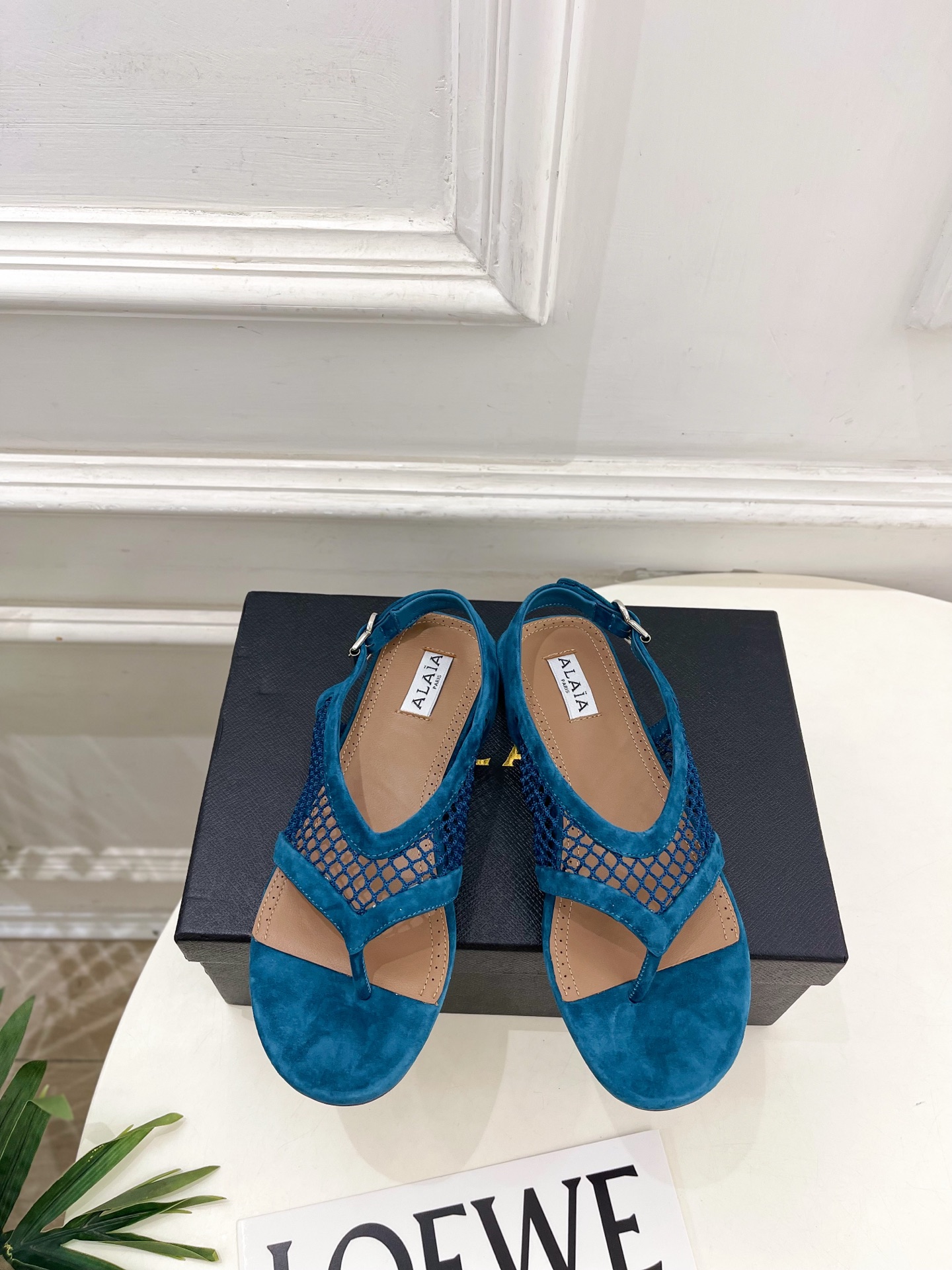 ALAÏA 阿莱亚26𝐬𝐬  2026春夏新品 秀场同款 镂空渔网平底夹脚凉鞋—————————Alaï