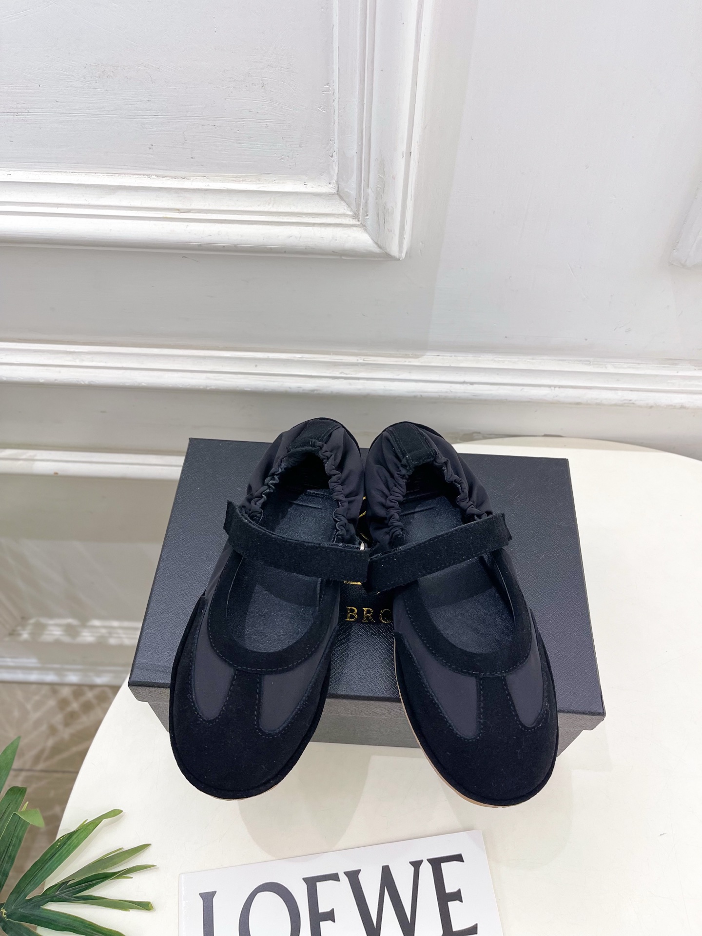 Benci Brothers  26𝐬𝐬春夏新品  复古魔术贴松紧玛丽珍鞋作为这两年最受欢迎的设计师牌，