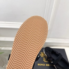 Benci Brothers 26𝐬𝐬春夏新品 复古魔术贴松紧玛丽珍鞋作为这两年最受欢迎的设计师牌, Benci Brothers 26𝐬𝐬春夏新品 复古魔术贴松紧玛丽珍鞋作为这两年最受欢迎的设计师牌,