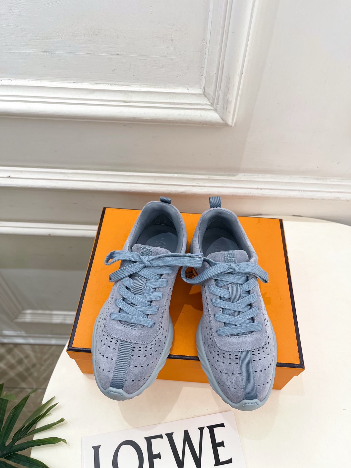 NO:874943,* Hermès 26 2026 spring and summer new products counter new Neon hollow casual casual couple sports shoes series original custom-made cowhide/suede uppers imported mixed sheepskin lining outsole original open mold anti-slip outsole high flat heel shoe size: women's 35-39 (40. Customized, non-refundable) Men's 39-44 (45, customized, non-refundable) Female Male  No. 2606045, casual shoes/sports shoes, hermes, sneakers, cowhide, sheepskin, chamois leather19860909* 爱玛仕 26 2026春夏新品 专柜新款 Neon镂空休闲情侣款运动鞋 系列 鞋面原版特定制牛皮/麂皮 内里进口混种羊皮 大底原版开模防滑大底  跟高平底 鞋码: 女款 35-39（40.定制不退换） 男款39-44（45定制不退换） 女 男 编号2606045,休闲鞋/运动鞋,hermes,sneakers,cowhide,sheepskin,chamois leather,Women's Shoes