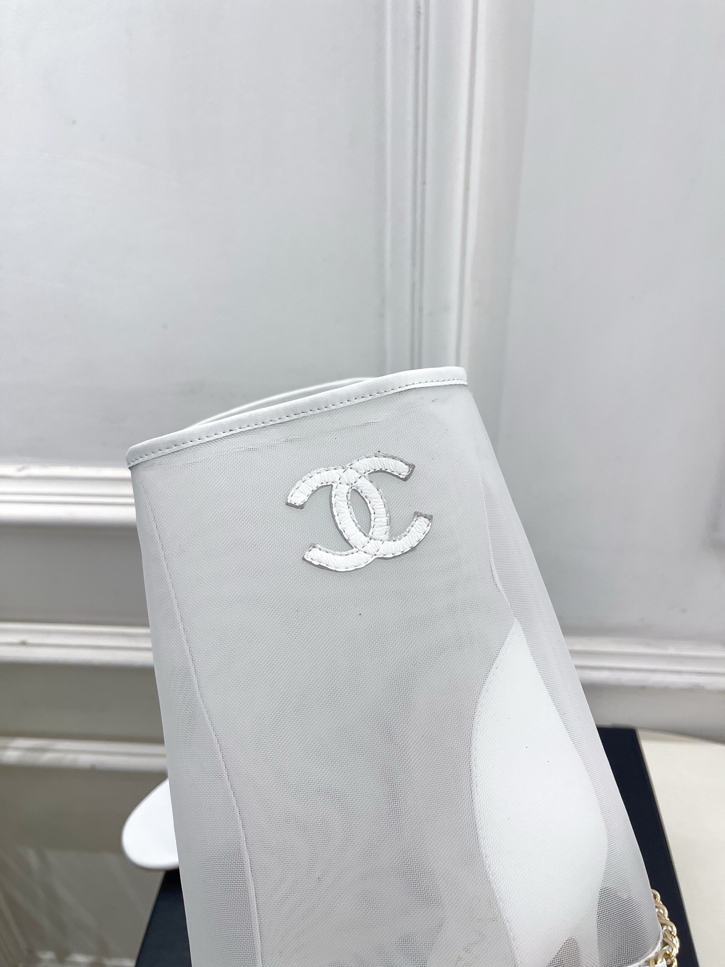 𝐂𝐇𝐀𝐍𝐄𝐋  | 小香  26𝐬𝐬 🦋2026 春夏新品  专柜经典走秀款 小香双C网纱链条高跟短靴 