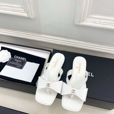 𝐂𝐇𝐀𝐍𝐄𝐋 | 小香 26𝐬𝐬 🦋2026 春夏新品 专柜经典走秀款 小香双C蝴蝶结夹脚人字拖鞋 𝐂𝐇𝐀𝐍𝐄𝐋 | 小香 26𝐬𝐬 🦋2026 春夏新品 专柜经典走秀款 小香双C蝴蝶结夹脚人字拖鞋