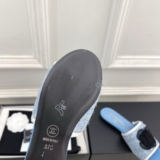 𝐂𝐇𝐀𝐍𝐄𝐋 | 小香 26𝐬𝐬 🦋2026 春夏新品 专柜经典走秀款 小香双C山茶花平底拖鞋 系 𝐂𝐇𝐀𝐍𝐄𝐋 | 小香 26𝐬𝐬 🦋2026 春夏新品 专柜经典走秀款 小香双C山茶花平底拖鞋 系