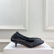 PHOEBE PHILO 2026春夏新品 极简猫跟松紧奶奶鞋芭蕾舞鞋—————————作为这两年最受欢 PHOEBE PHILO 2026春夏新品 极简猫跟松紧奶奶鞋芭蕾舞鞋—————————作为这两年最受欢