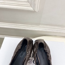 PHOEBE PHILO 2026春夏新品 极简猫跟松紧奶奶鞋芭蕾舞鞋—————————作为这两年最受欢 PHOEBE PHILO 2026春夏新品 极简猫跟松紧奶奶鞋芭蕾舞鞋—————————作为这两年最受欢
