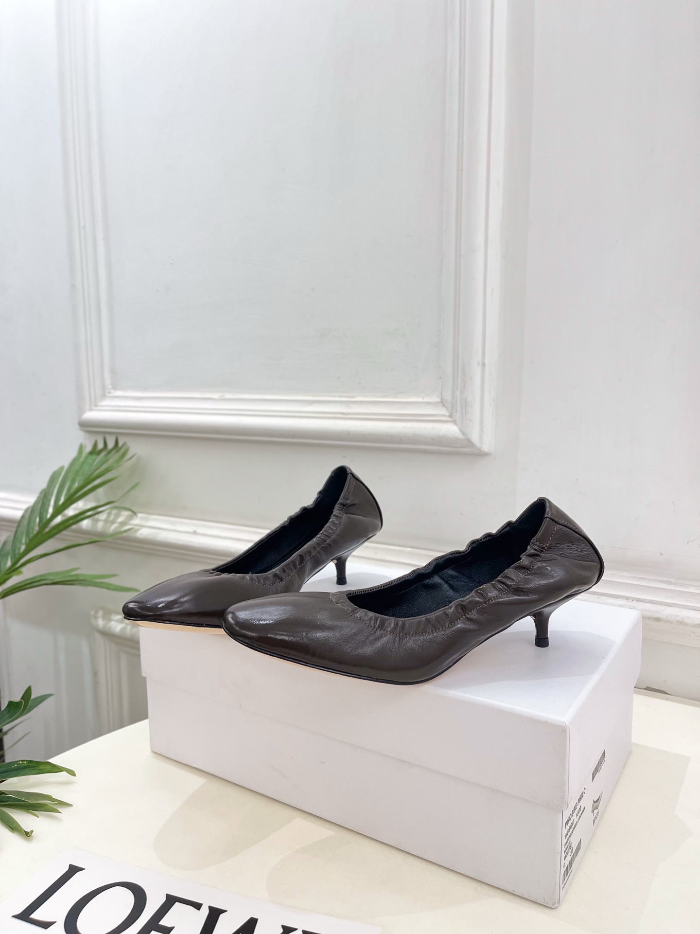 PHOEBE PHILO 2026春夏新品 极简猫跟松紧奶奶鞋芭蕾舞鞋—————————作为这两年最受欢 PHOEBE PHILO 2026春夏新品 极简猫跟松紧奶奶鞋芭蕾舞鞋—————————作为这两年最受欢